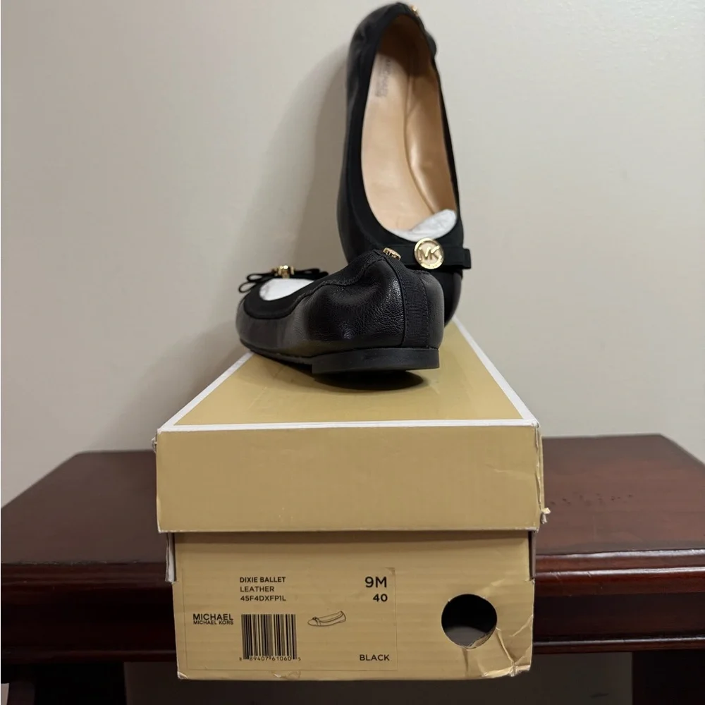 Michael Kors Dixie NWT Black Leather Ballet Flats in size 9